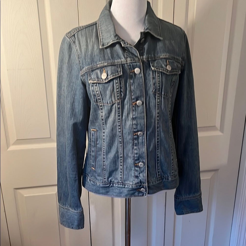 Old Navy Blue Jean Jacket with Contrast Stitching and Fitted Silhouette